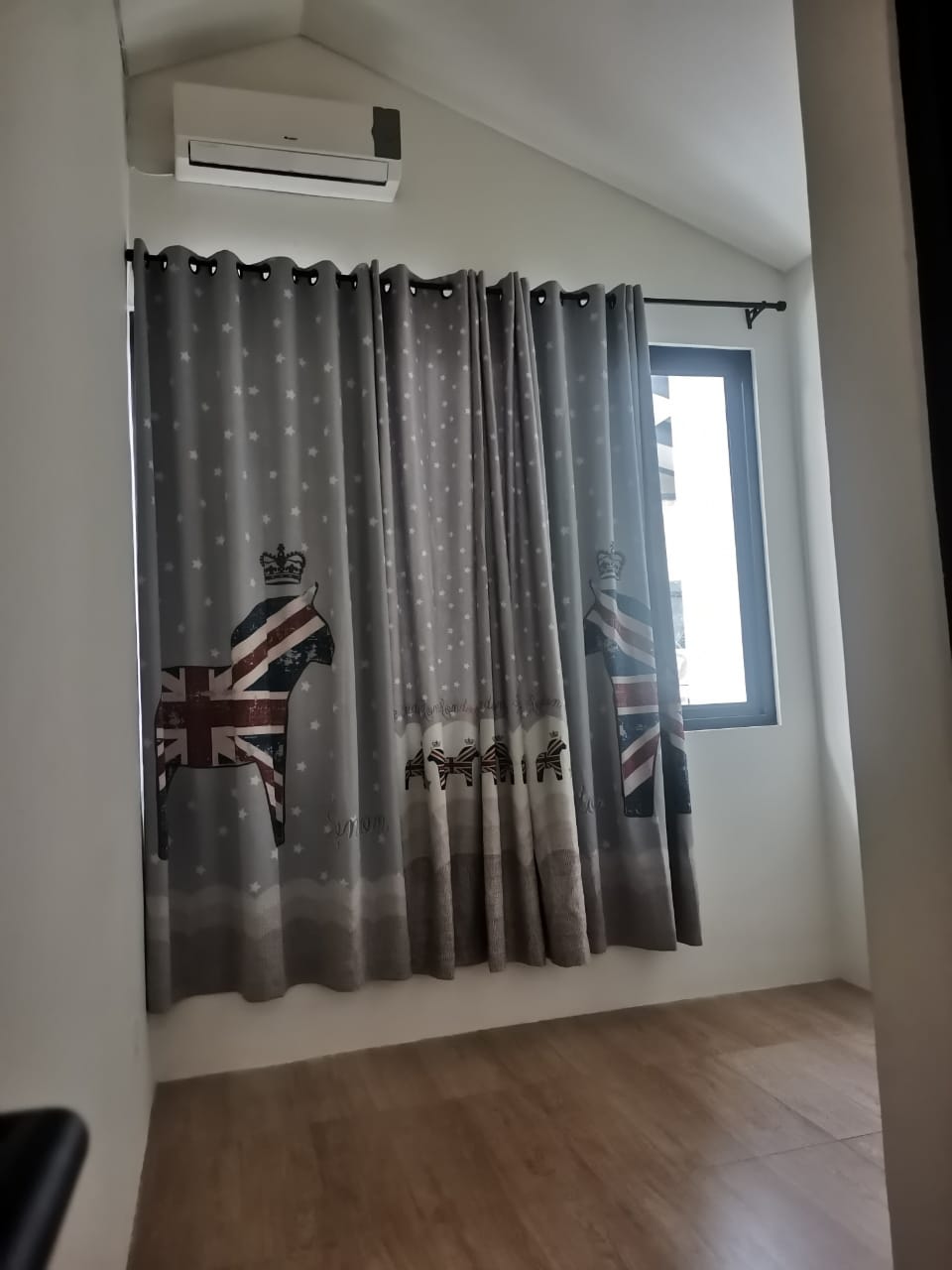 Rumah Disewakan di Cluster Uptown Lippo Cikarang